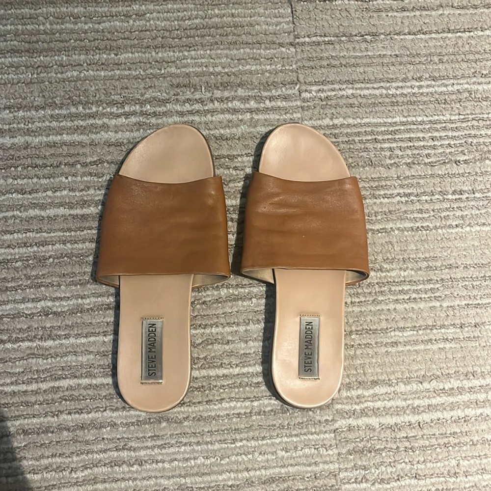 Steve Madden leather sandals!